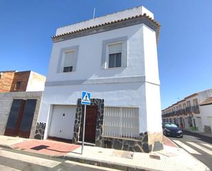 Vista exterior de Casa o xalet en venda en Cantillana amb Terrassa