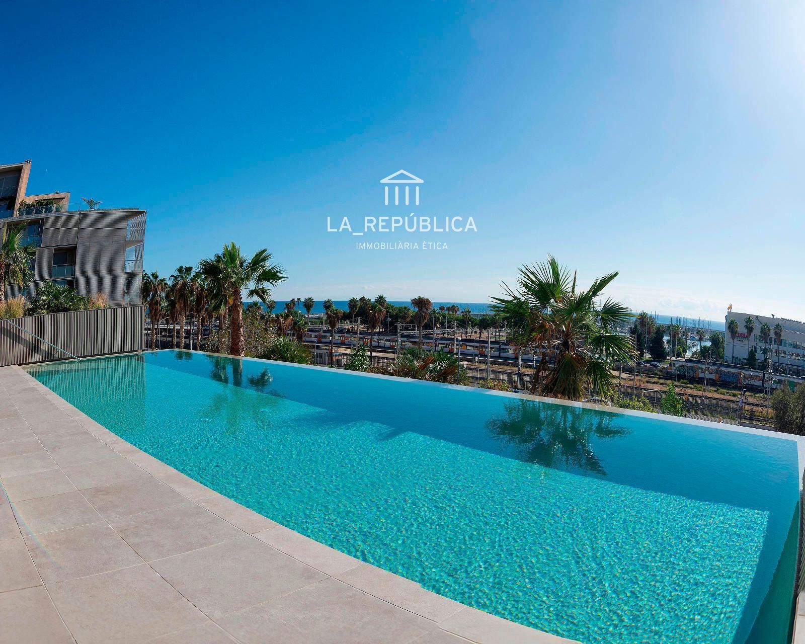 Piscina de Pis de lloguer en Mataró amb Aire condicionat, Calefacció i Terrassa