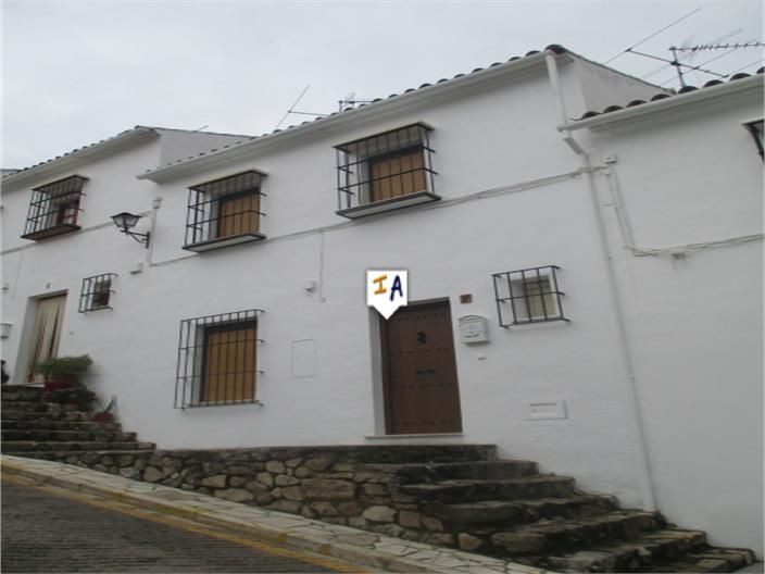 Vista exterior de Casa adosada en venda en Zuheros amb Aire condicionat, Traster i Piscina