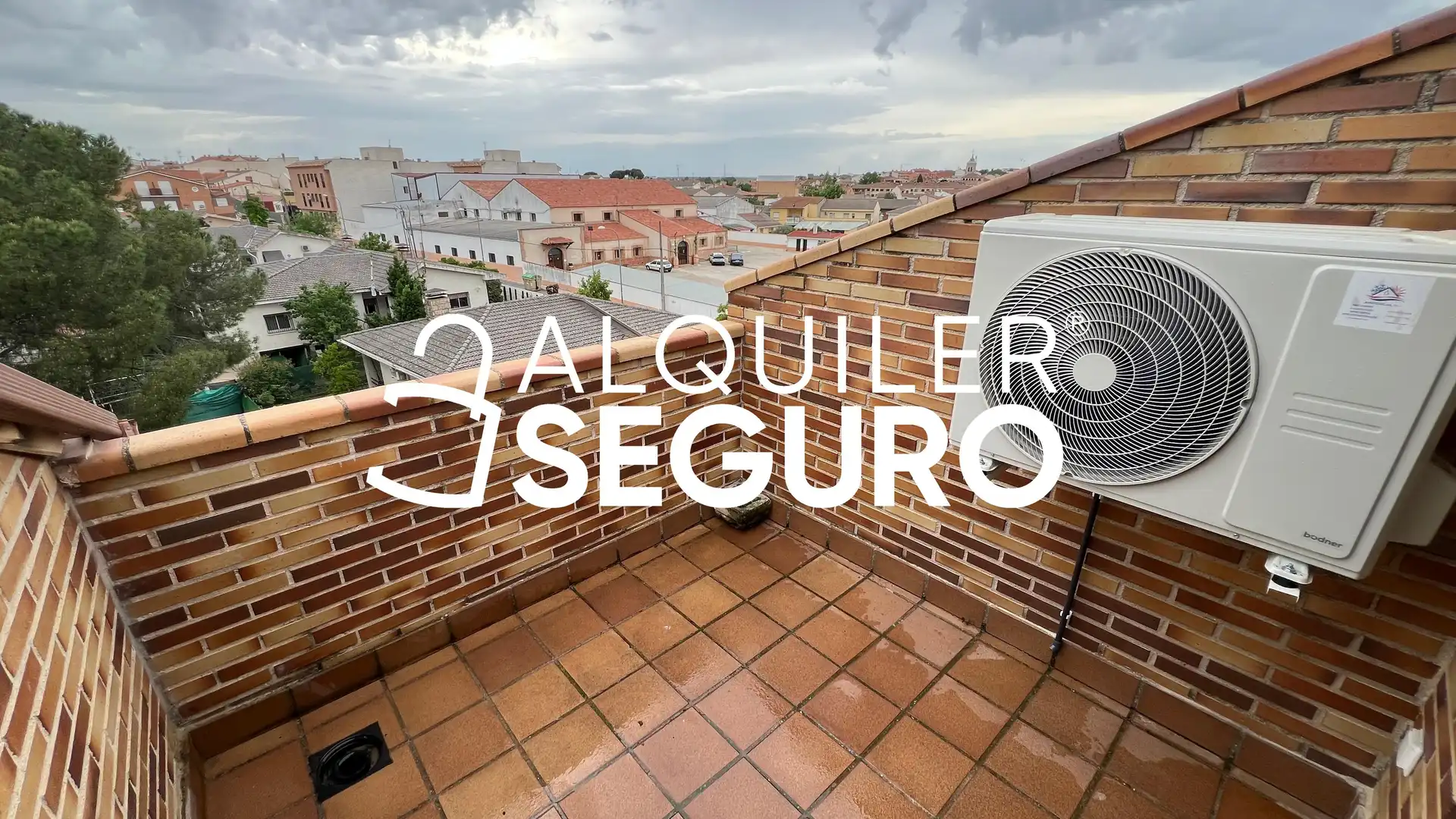 Terrace of Attic for rent in Camarena  with Air Conditioner, Heating and Terrace