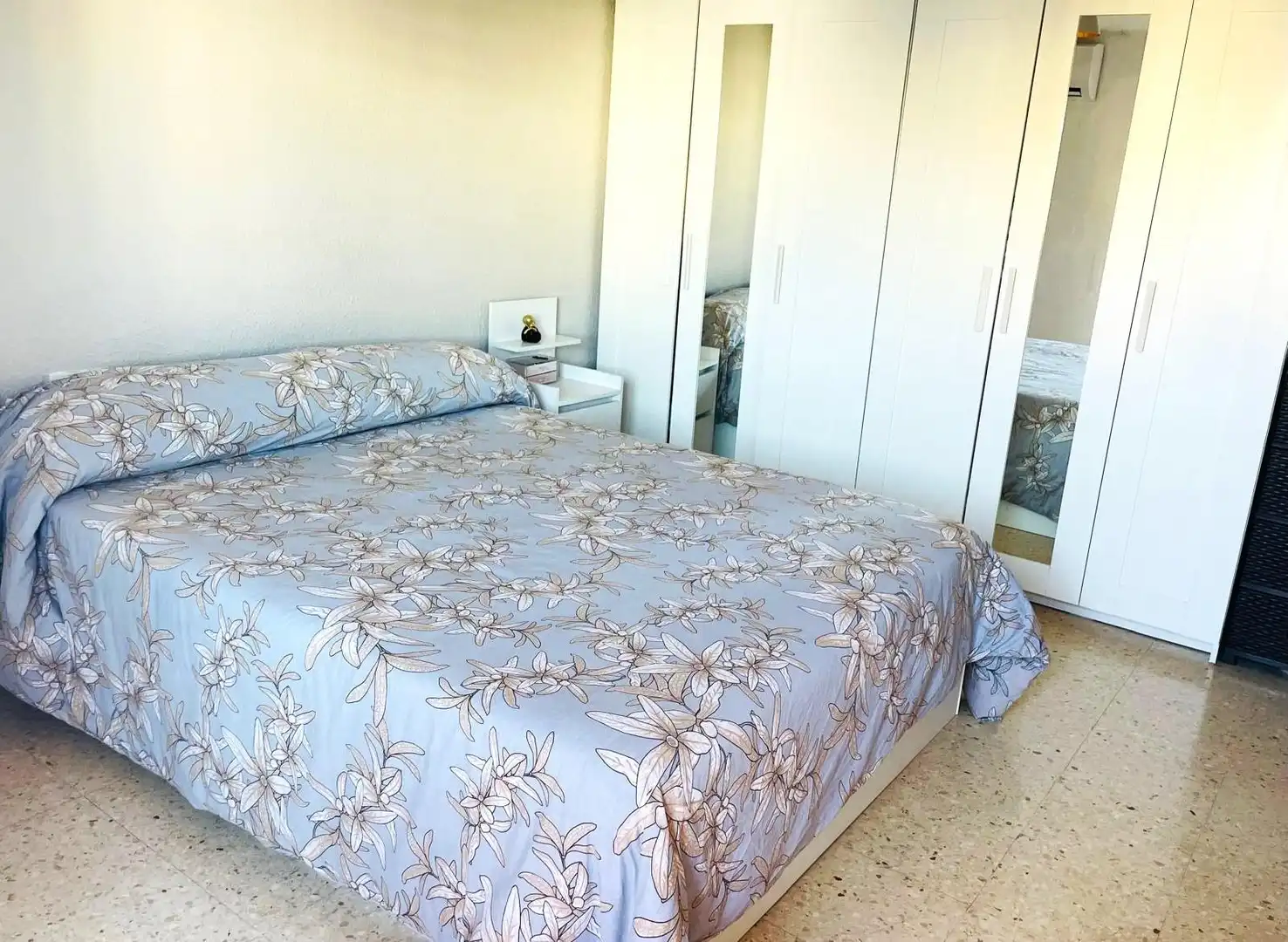 Dormitori de Apartament en venda en Benidorm amb Aire condicionat, Moblat i Balcó