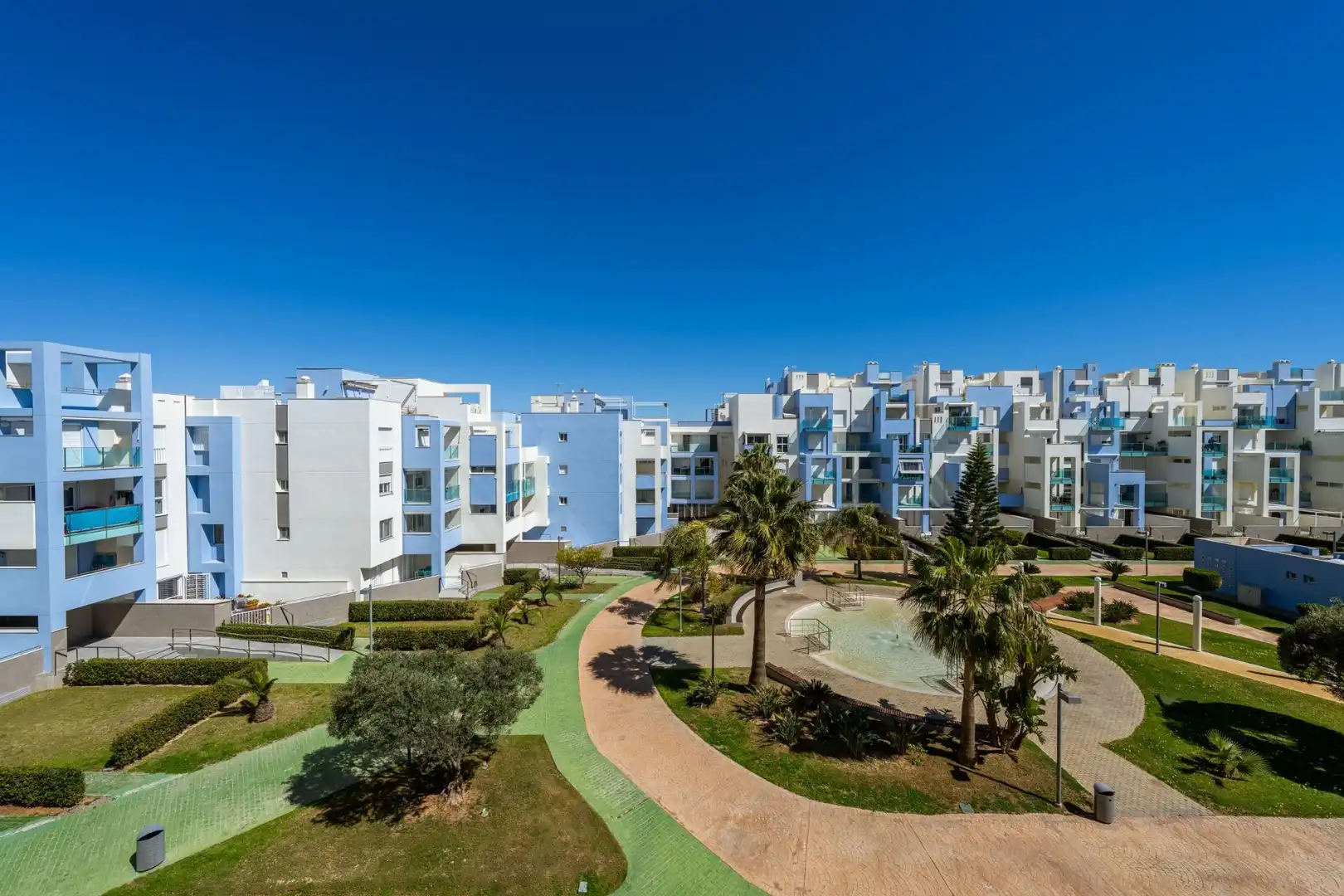 Vista exterior de Apartament en venda en Roquetas de Mar amb Aire condicionat, Calefacció i Jardí privat