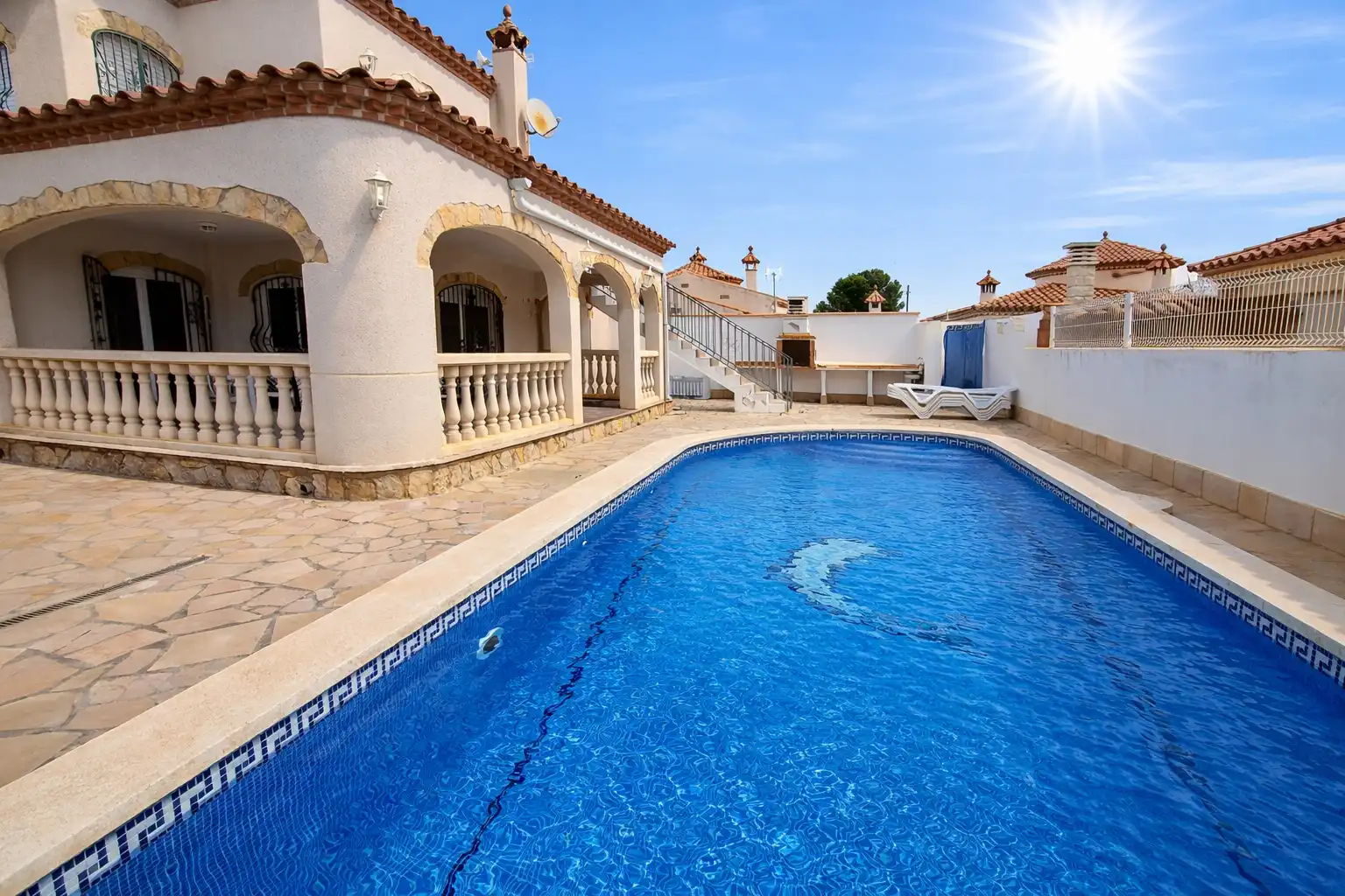 Schwimmbecken von Haus oder Chalet zum Verkauf in Mont-roig del Camp mit Klimaanlage, Heizung und Privatgarten