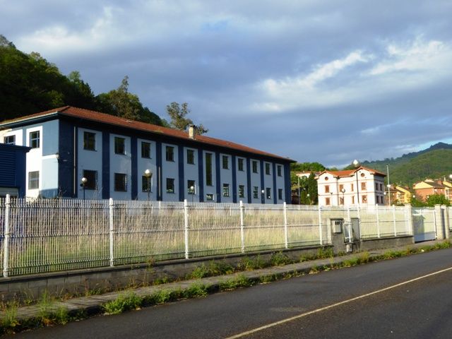 Vista exterior de Nave industrial en venta en Mieres (Asturias)