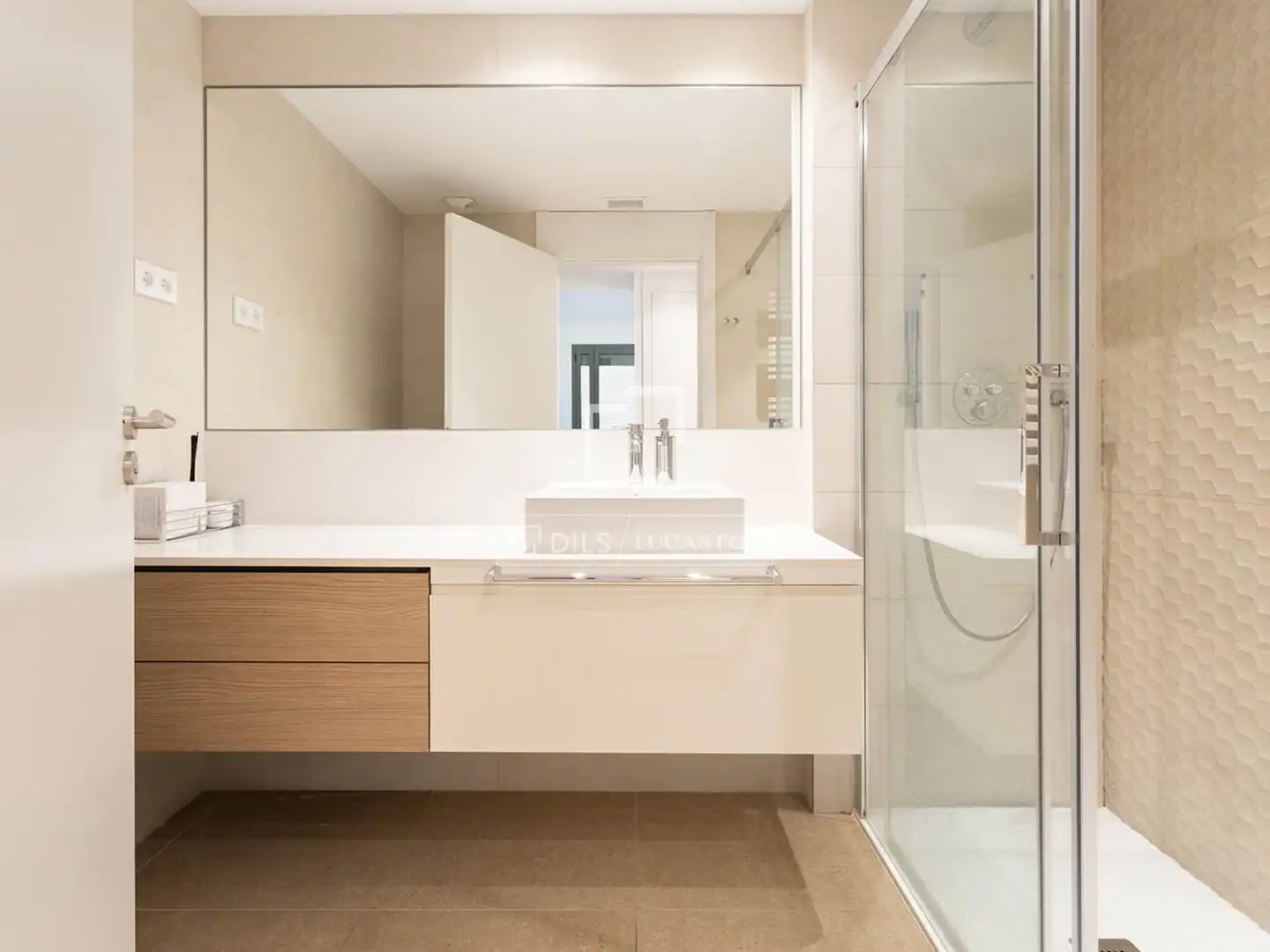 Bathroom of Flat for rent in Barcelona  with Air Conditioner, Heating and Parquet flooring