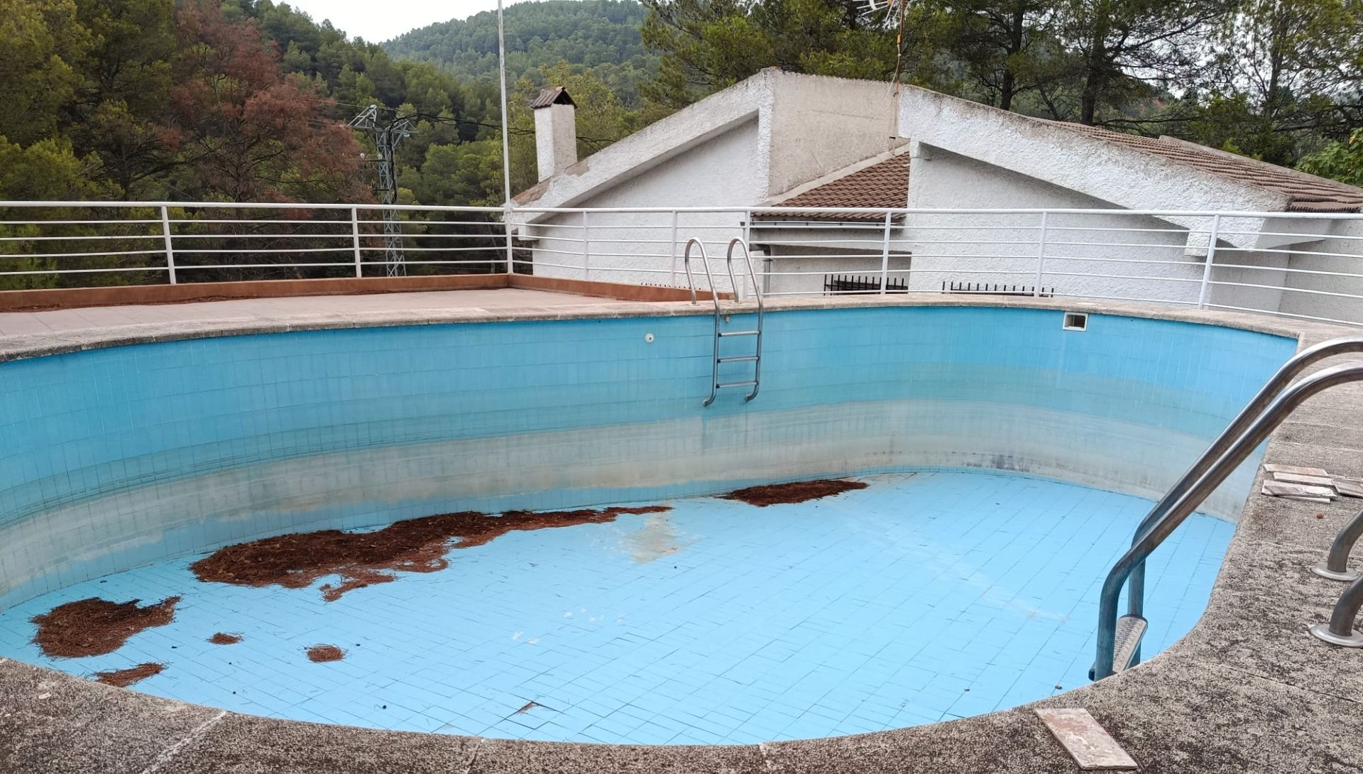 Piscina de Casa o xalet en venda en Buñol amb Jardí privat, Terrassa i Traster