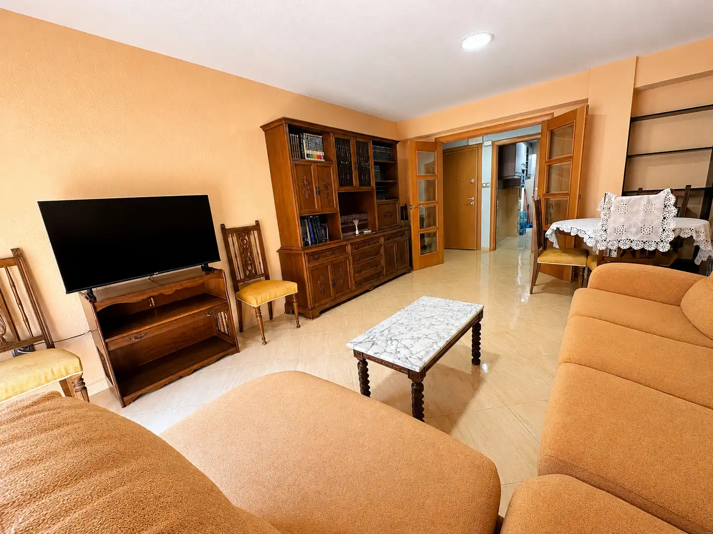 Living room of Flat for sale in Valencia  with Air Conditioner, Furnished and Oven