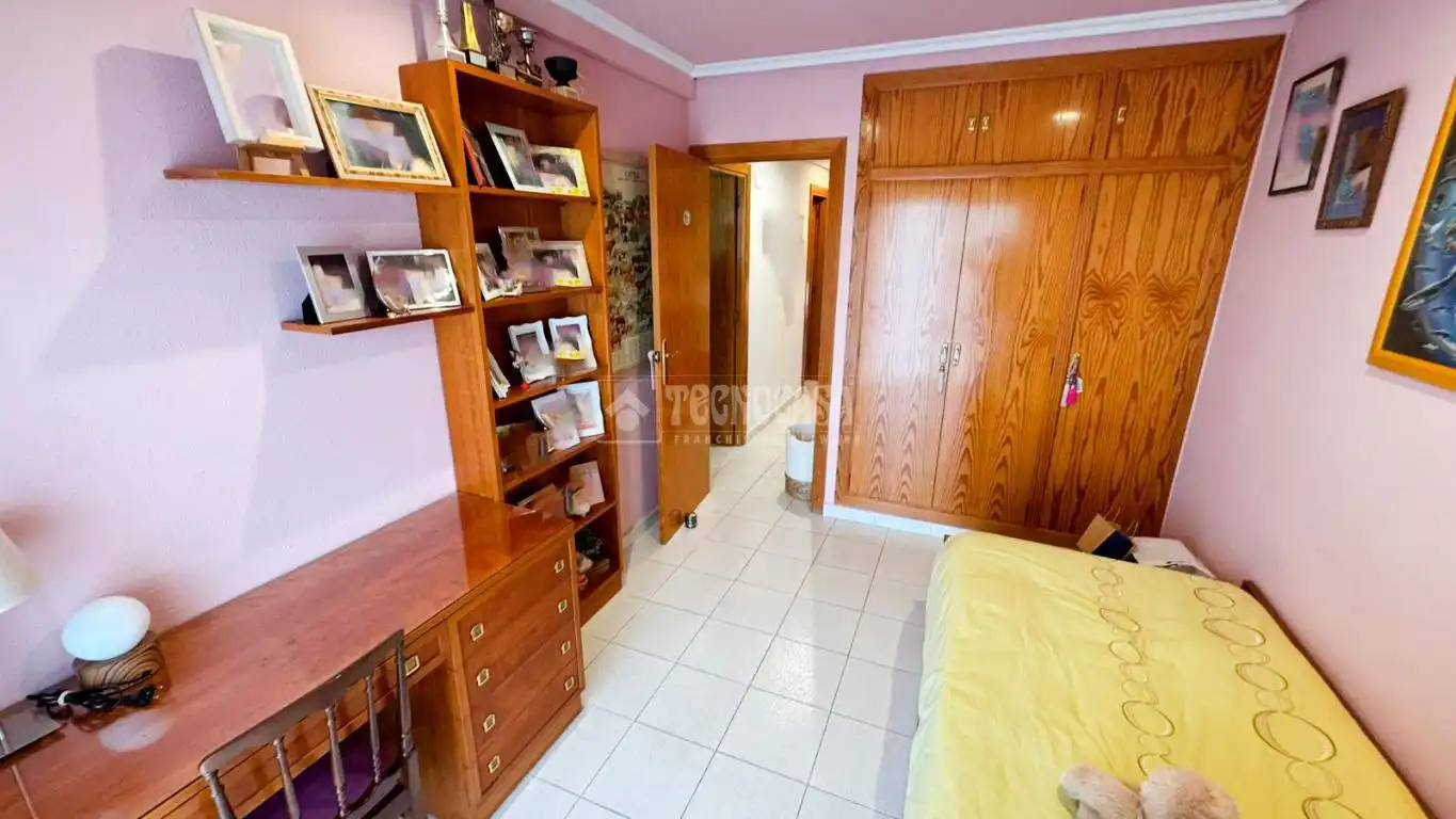 Habitación de Casa adosada en venta en Zaragoza con Aire acondicionado, Terraza y Piscina comunitaria