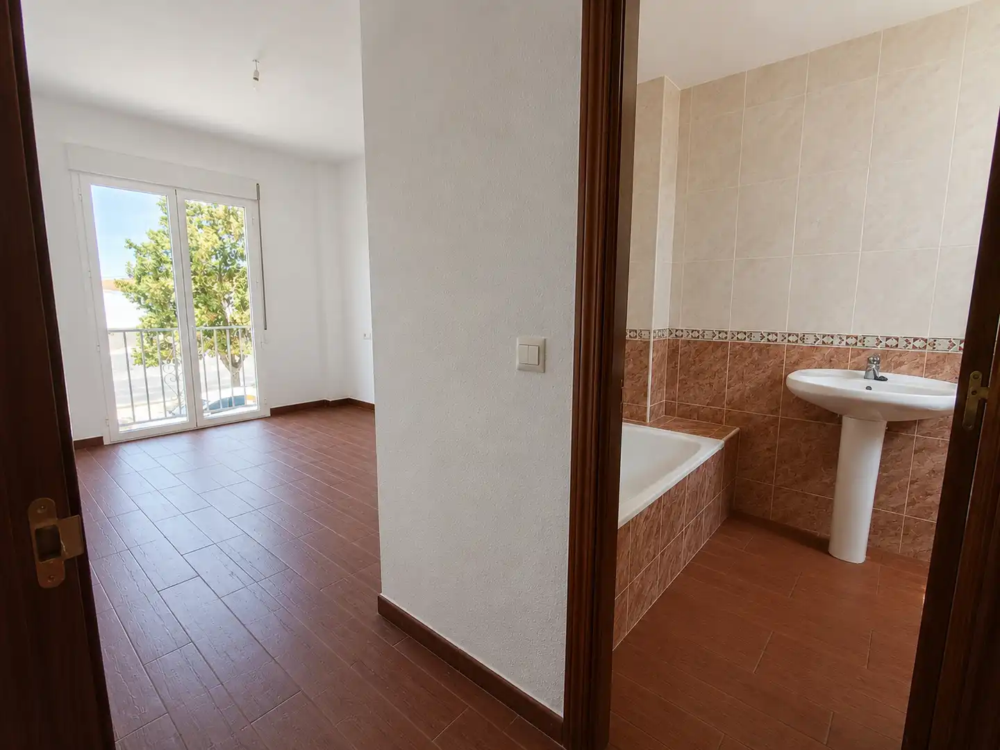 Baño de Casa adosada en venta en La Carlota con Terraza, Horno y Lavadora