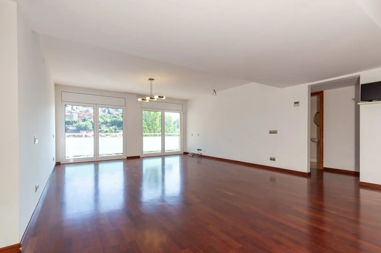 Sala de estar de Casa o chalet en venta en Vallirana con Calefacción, Terraza y Balcón