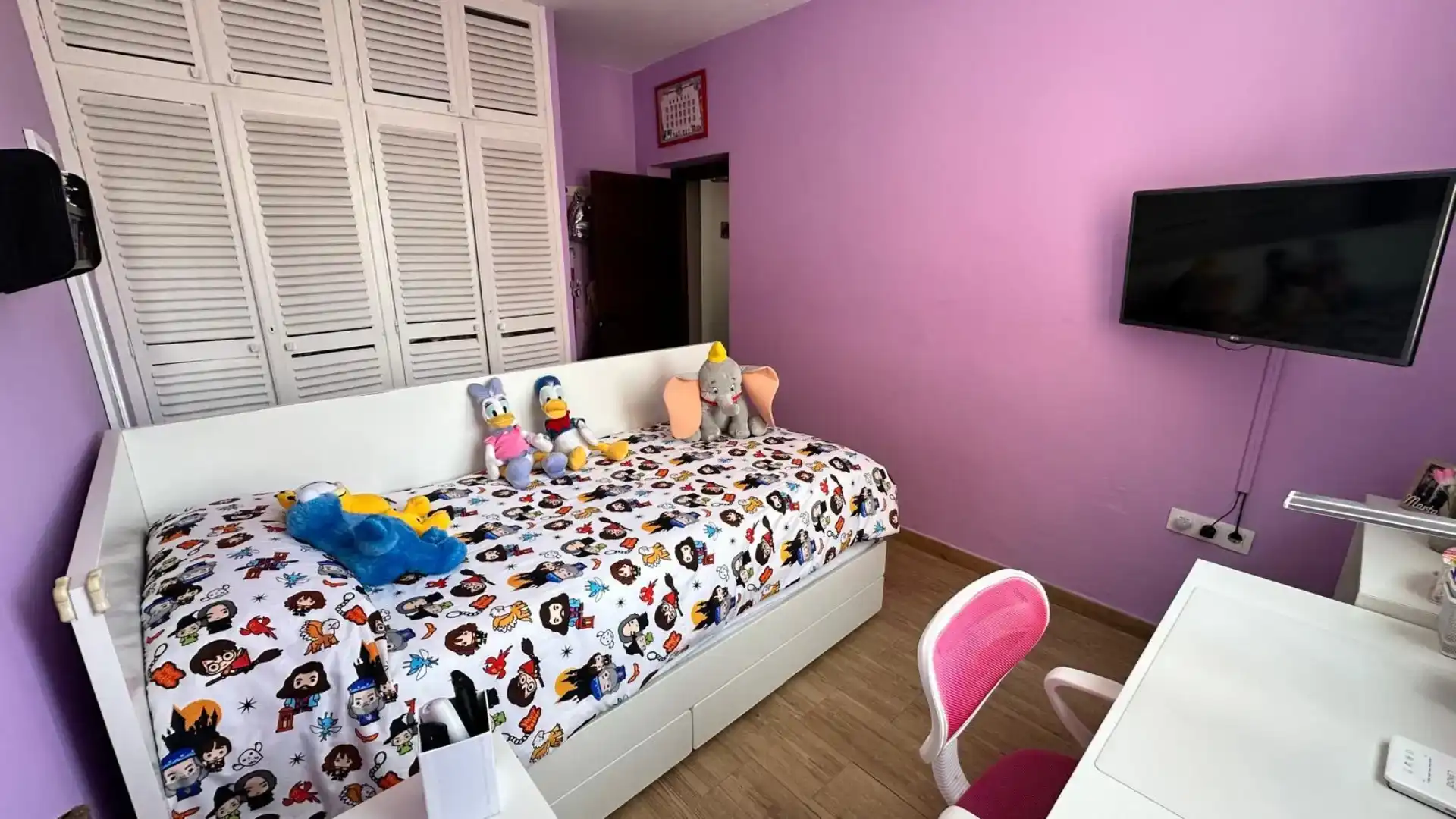 Dormitori de Casa o xalet en venda en La Línea de la Concepción amb Aire condicionat, Jardí privat i Traster