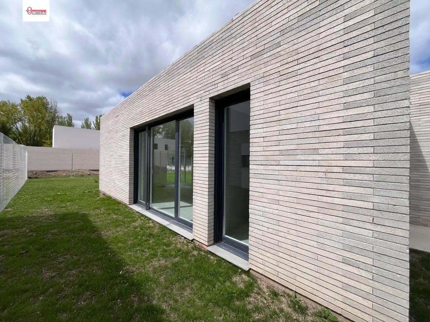 Vista exterior de Casa o xalet en venda en Burgos amb Calefacció, Jardí privat i Terrassa