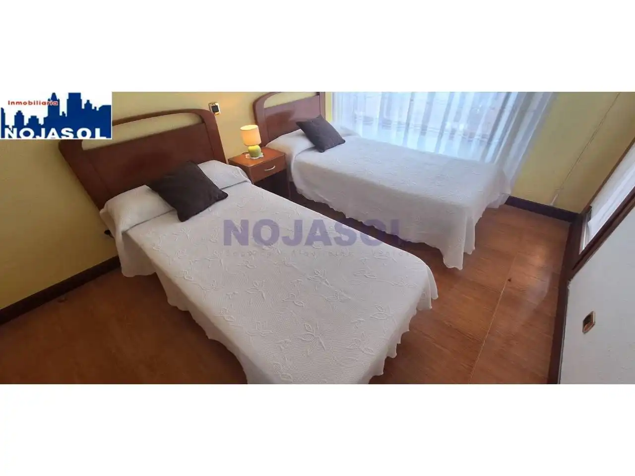 Dormitori de Apartament de lloguer en Noja amb Calefacció, Terrassa i Moblat