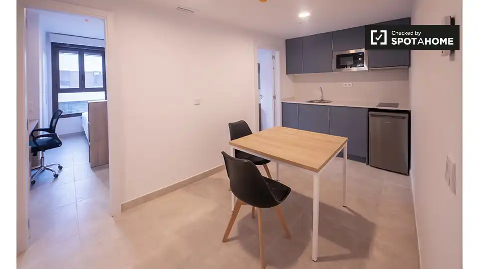 Kitchen of Flat for rent in Valencia  with Air Conditioner, Heating and Furnished