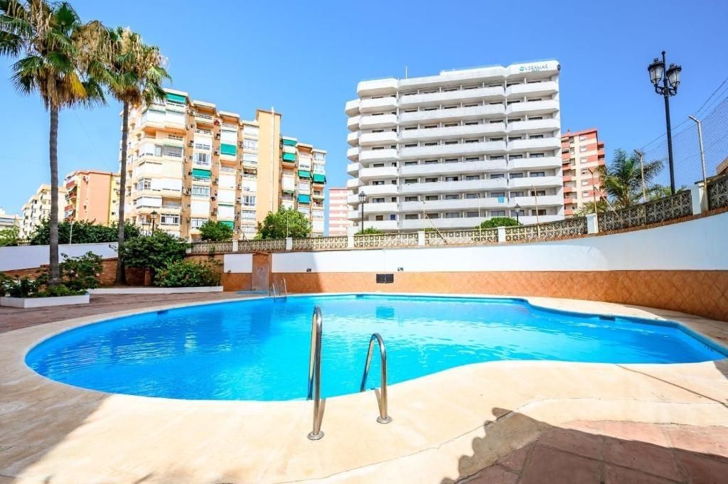 Piscina de Apartament en venda en Fuengirola amb Aire condicionat, Moblat i Piscina comunitària