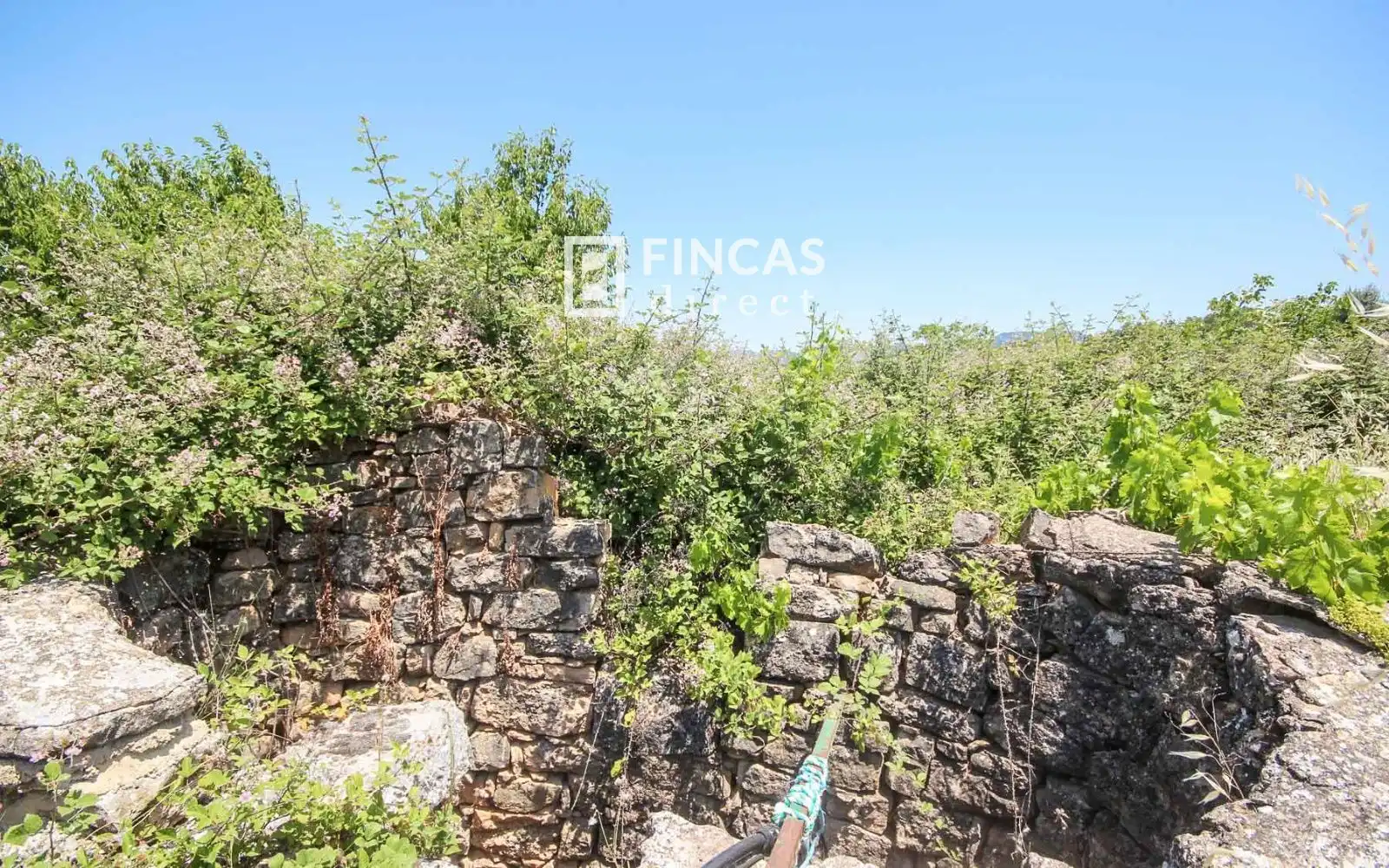 Country homes for sale in Cretas  with Air Conditioner