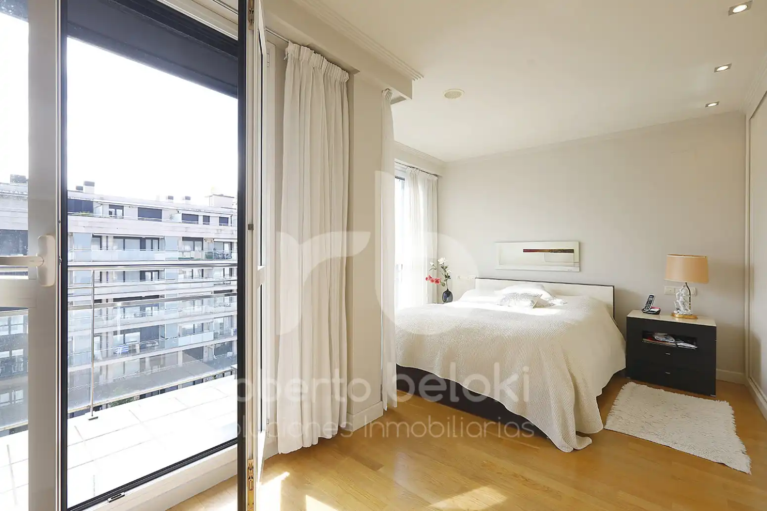 Habitación de Piso en venta en Donostia - San Sebastián  con Calefacción, Terraza y Balcón