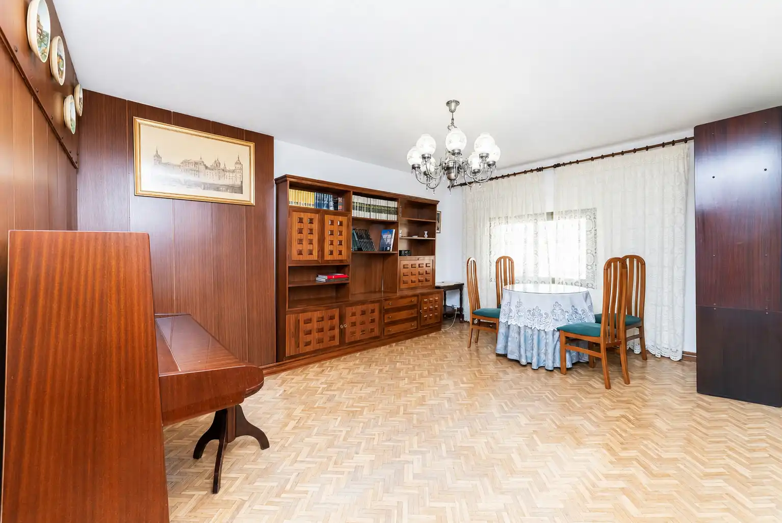 Sala d'estar de Pis en venda en San Lorenzo de El Escorial amb Calefacció i Moblat