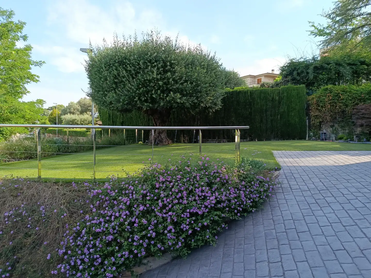 Jardí de Casa adosada en venda en Girona amb Aire condicionat, Calefacció i Jardí privat