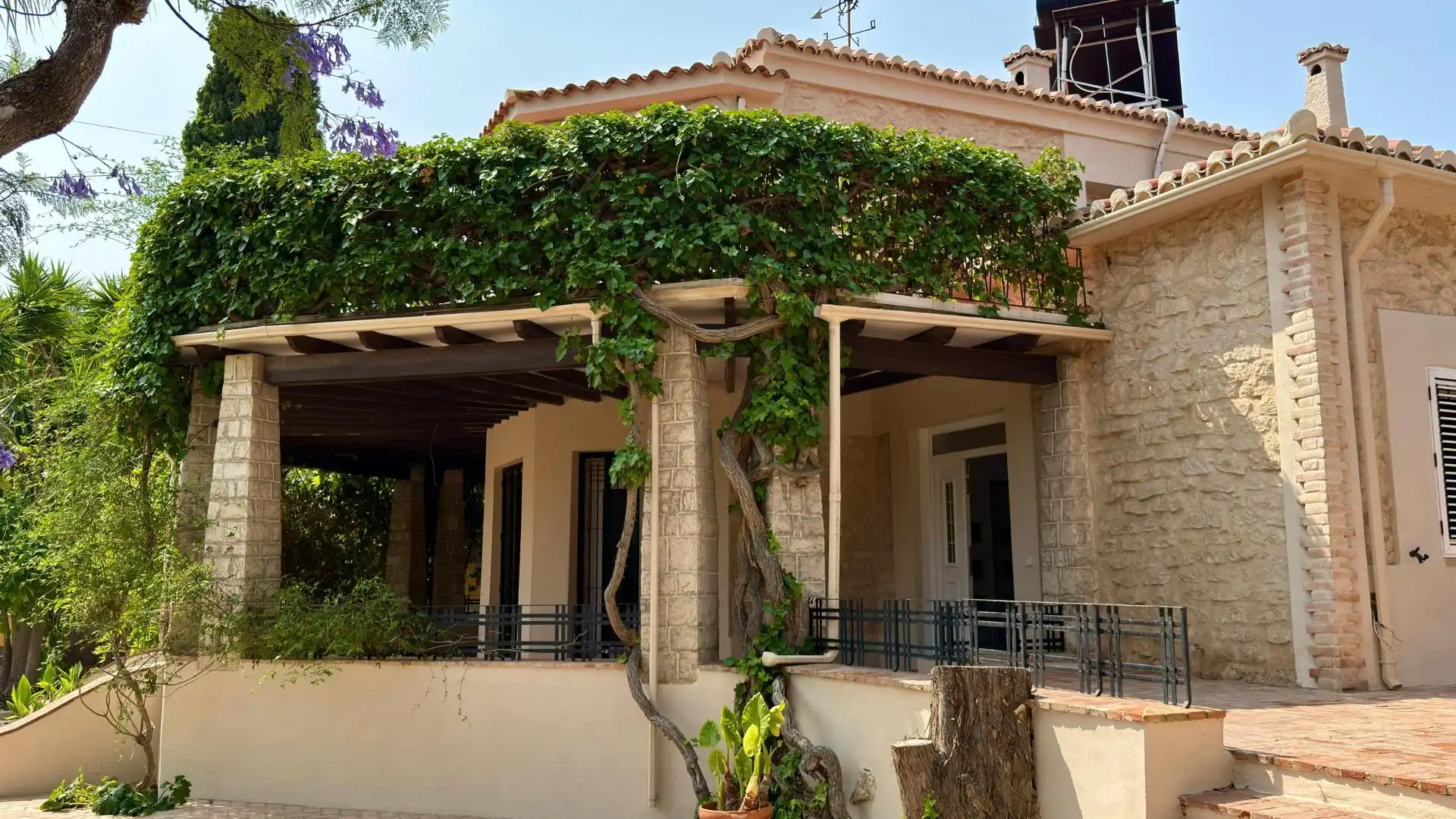 Vista exterior de Casa o xalet en venda en Alicante / Alacant amb Aire condicionat, Calefacció i Jardí privat
