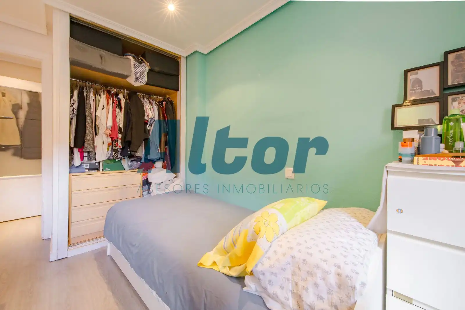Bedroom of Flat for sale in Madrid  with Air Conditioner, Heating and Storage room