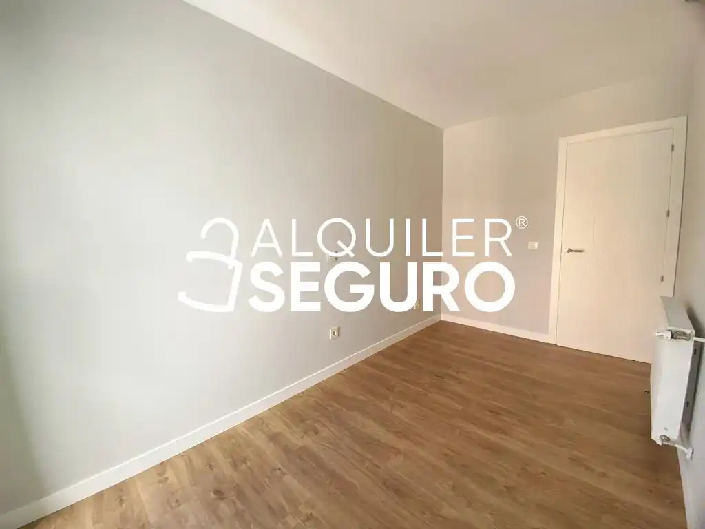 Bedroom of Flat for rent in Madrid  with Air Conditioner, Heating and Terrace