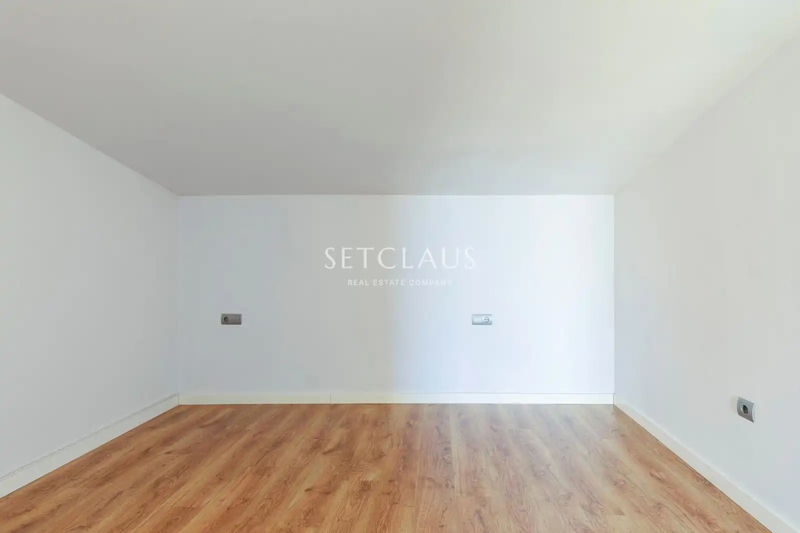 Bedroom of Attic for rent in Tiana  with Air Conditioner, Heating and Parquet flooring