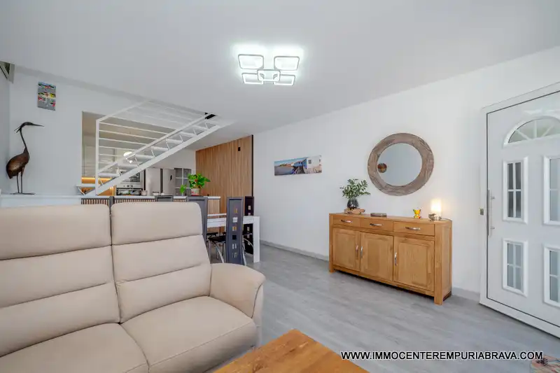 Sala d'estar de Casa o xalet en venda en Empuriabrava