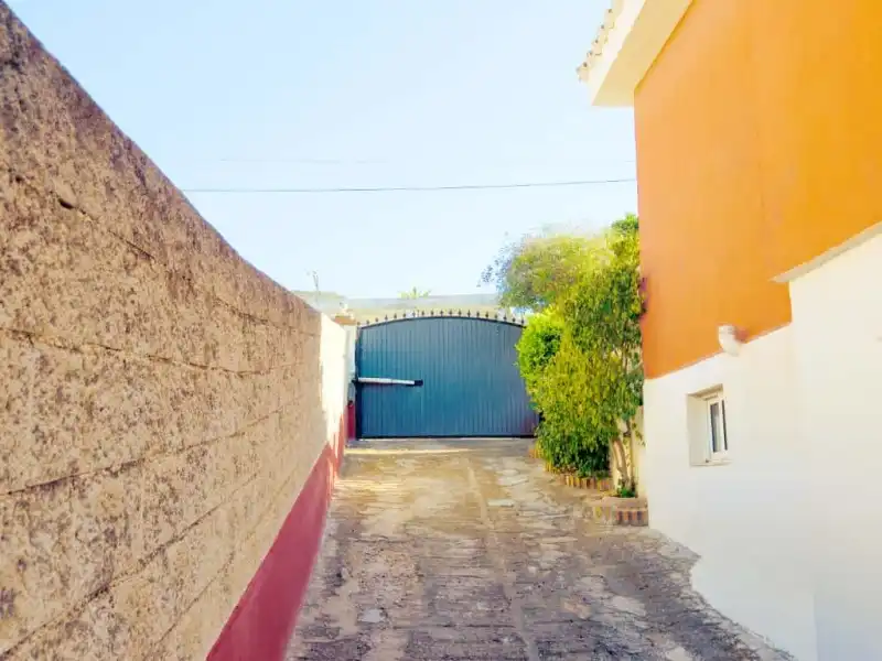 Vista exterior de Casa o xalet en venda en Alhaurín de la Torre amb Piscina
