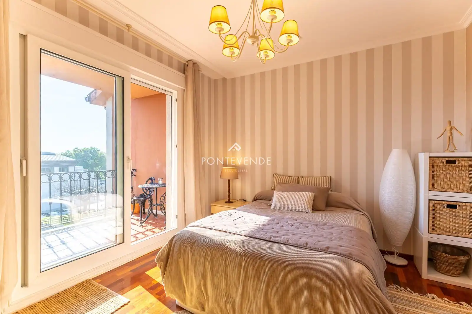 Dormitori de Casa adosada en venda en Sanxenxo amb Calefacció, Terrassa i Traster