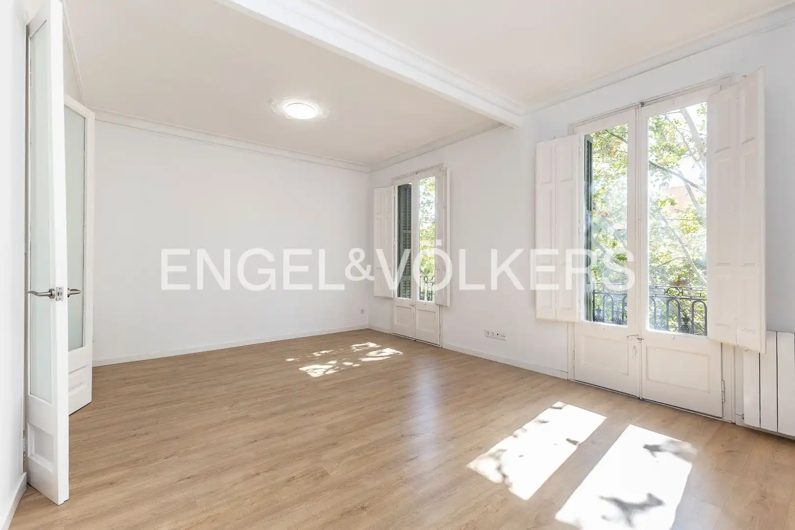 Sala d'estar de Pis en venda en Barcelona amb Calefacció, Parquet i Balcó