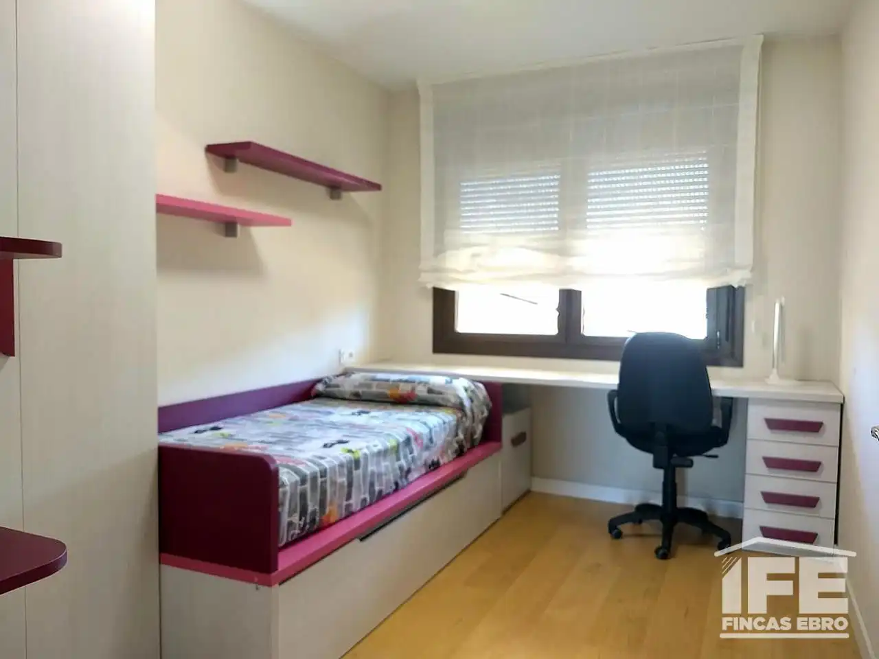Dormitori de Casa o xalet en venda en Alagón amb Aire condicionat, Calefacció i Jardí privat
