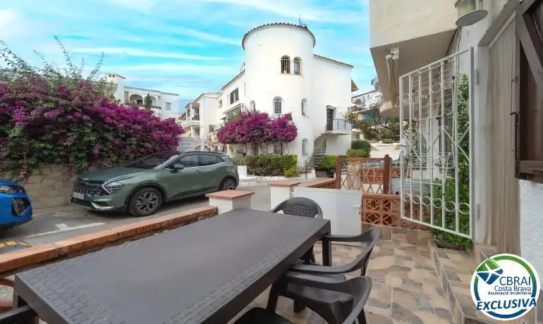 Terrasse von Erdgeschoss zum Verkauf in Empuriabrava mit Gemeinschaftspool