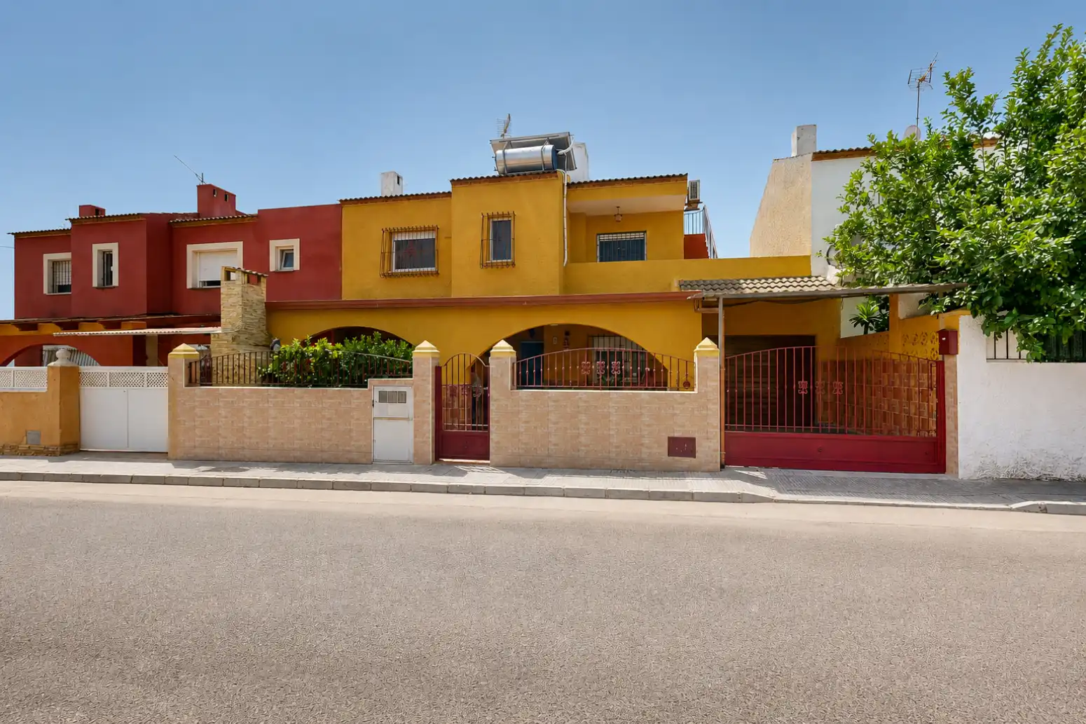 Vista exterior de Casa o xalet en venda en Cartagena amb Jardí privat