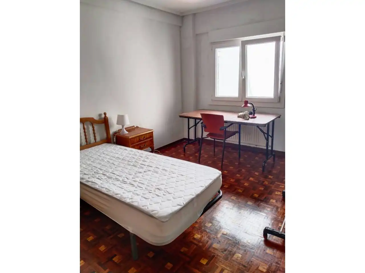 Bedroom of Flat for rent in Burgos  with Heating, Parquet flooring and Terrace