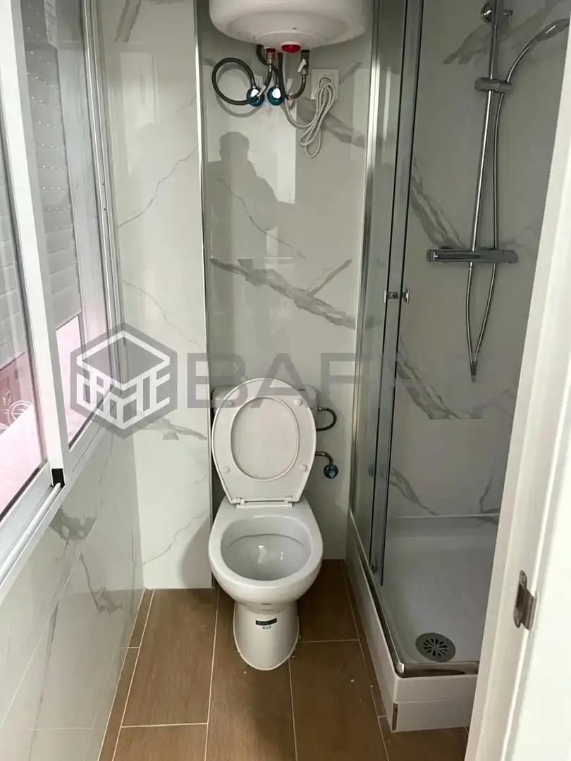 Bany de Pis en venda en Madrid amb Aire condicionat i Balcó