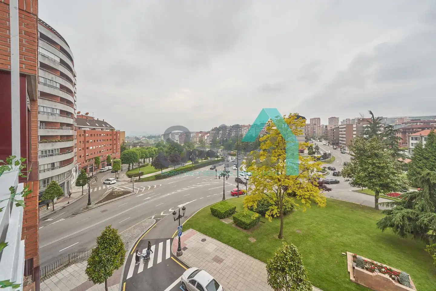 Exterior view of Flat for share in Oviedo   with Heating, Parquet flooring and Terrace