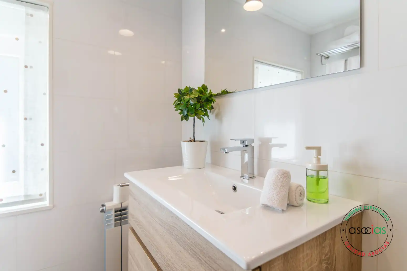 Bathroom of Flat for sale in Oviedo   with Heating