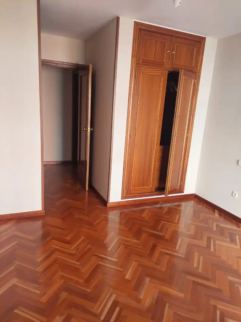 Dormitori de Apartament de lloguer en Alcalá de Henares amb Calefacció, Terrassa i Piscina comunitària