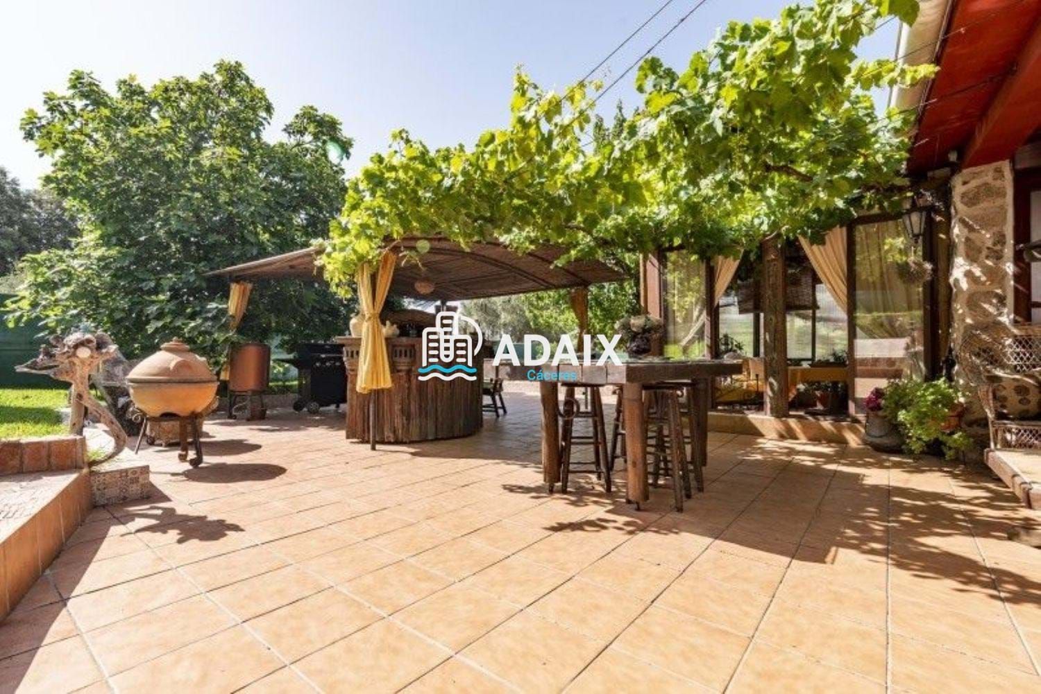 Terrace of House or chalet for sale in Cáceres Capital  with Air Conditioner and Terrace