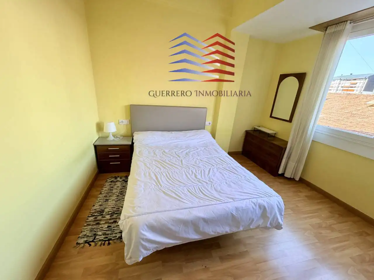 Schlafzimmer von Wohnungen zur Miete in Ourense Capital  mit Heizung, Parkett und Möbliert