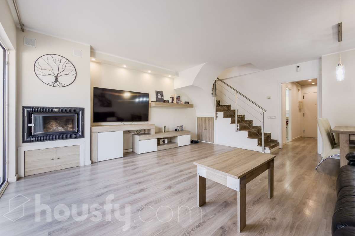 Living room of Houses for sale in Santa Coloma de Gramenet  with Air Conditioner, Heating and Private garden