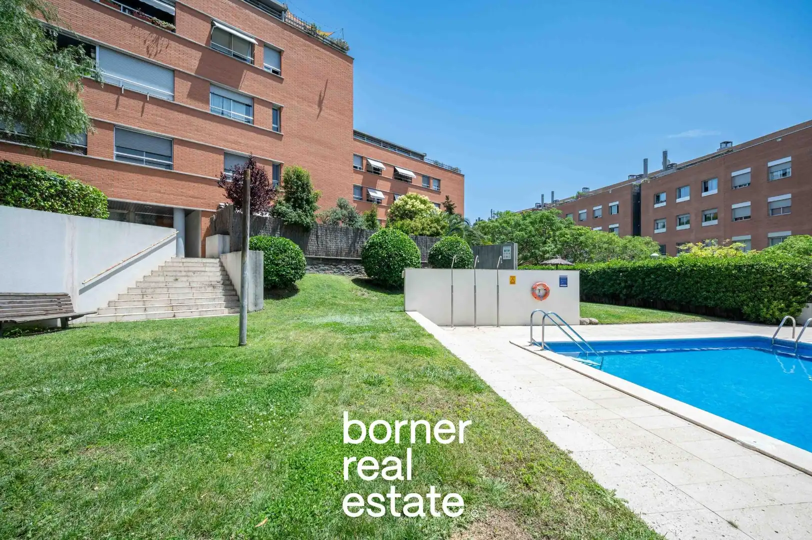 Vista exterior de Piso en venta en Sant Cugat del Vallès con Aire acondicionado, Calefacción y Jardín privado