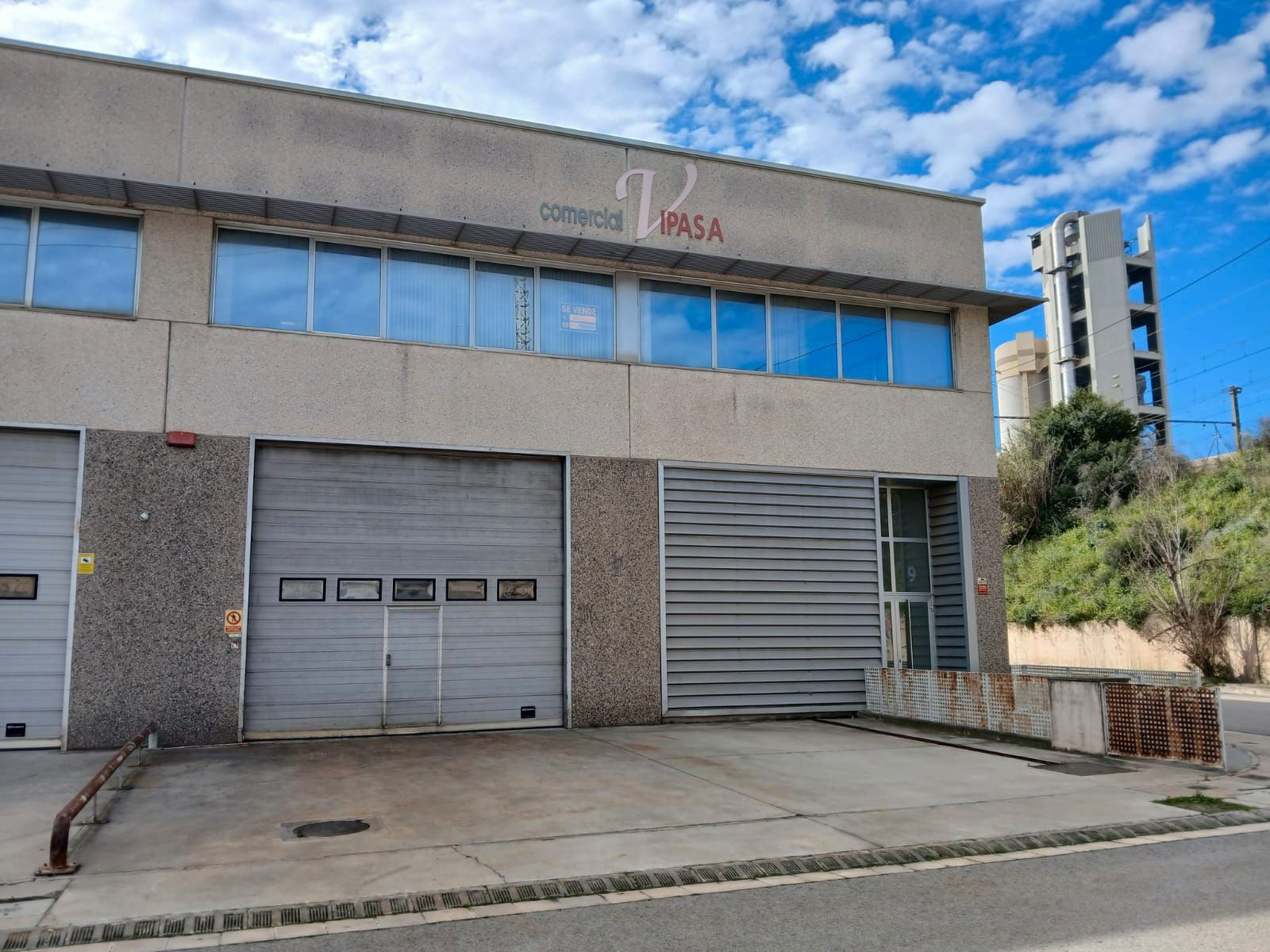 Vista exterior de Nau industrial de lloguer en Pallejà amb Calefacció i Alarma