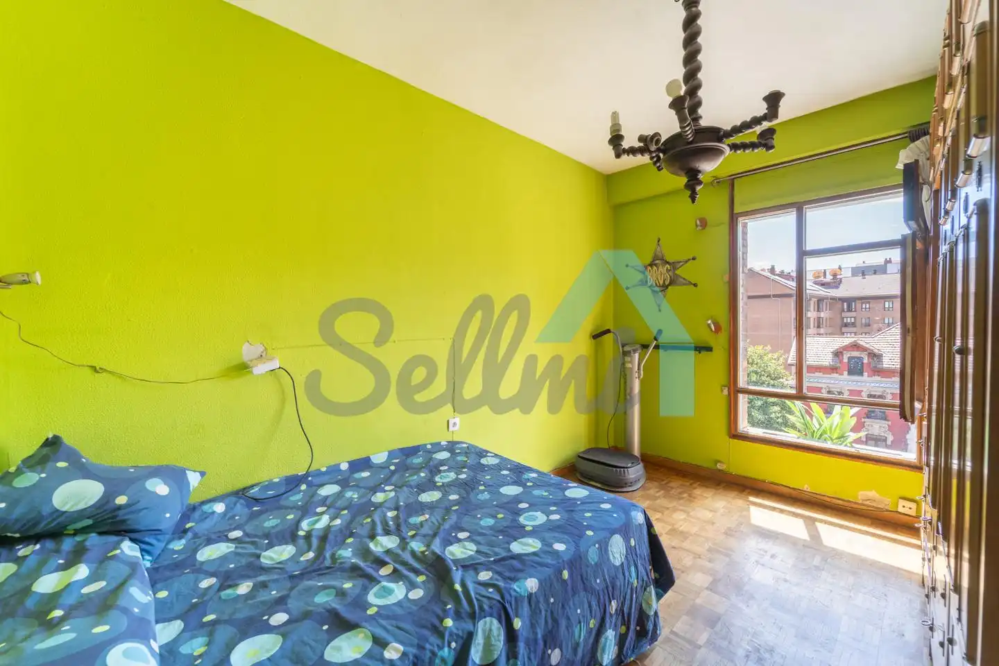 Habitación de Piso en venta en Oviedo  con Calefacción, Parquet y Terraza