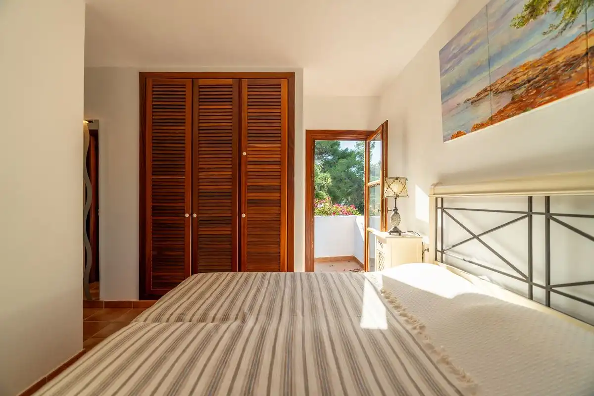 Schlafzimmer von Dachboden zum Verkauf in Santa Eulària des Riu mit Klimaanlage, Heizung und Schwimmbad