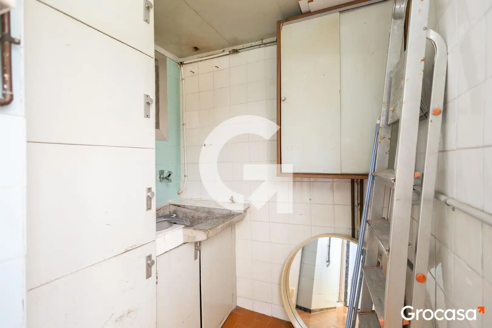 Cuina de Pis en venda en Cornellà de Llobregat amb Aire condicionat i Forn