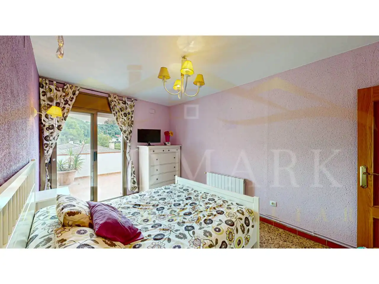 Habitación de Casa o chalet en venta en Corbera de Llobregat con Aire acondicionado, Calefacción y Jardín privado