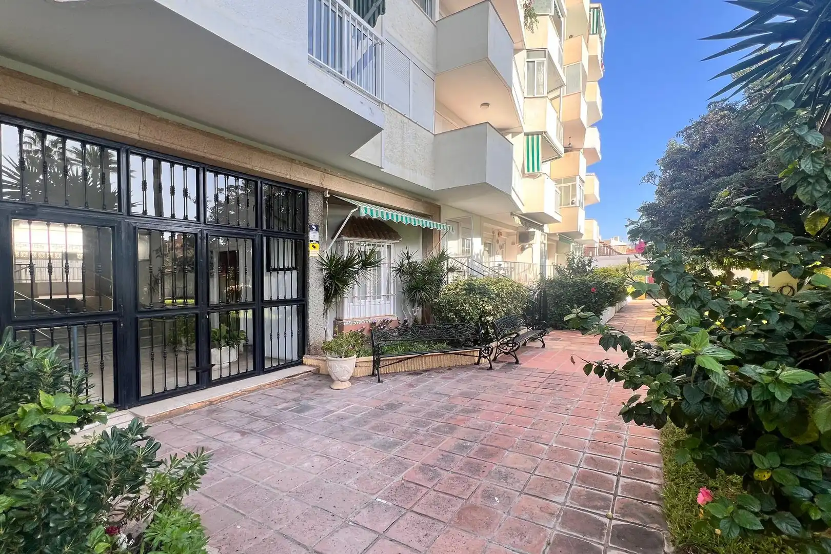 Piso en venta en Calle CIUDAD DE PORCUNA, La Carihuela - Los Nidos