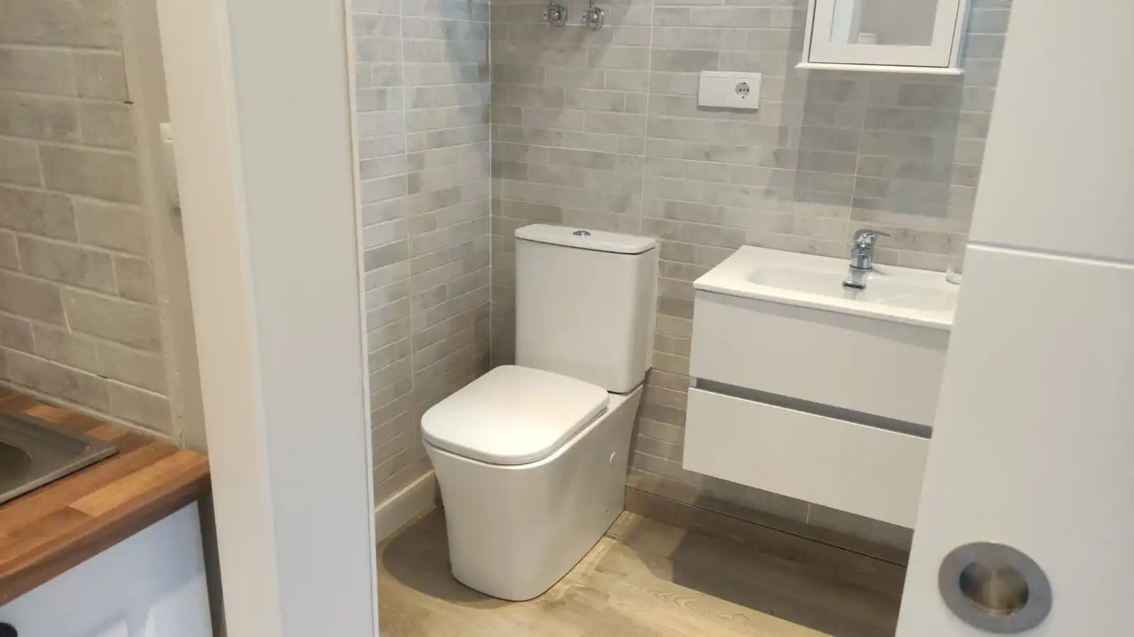 Baño de Estudio de alquiler en Ourense Capital  con Aire acondicionado, Parquet y Amueblado